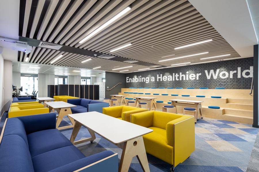 办公室采用了大胆的色彩和动态的家具解决方案 - 米尚丽零售设计网 MISUNLY- 美好品牌店铺空间发现者-2