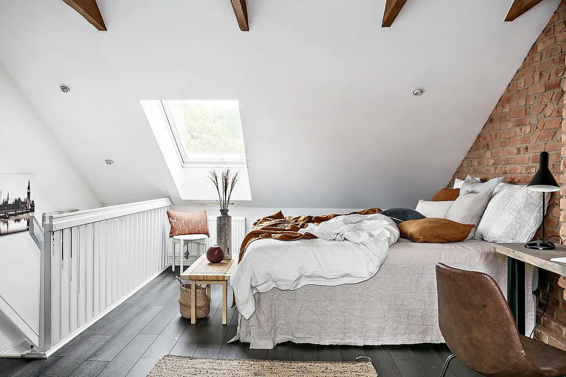 瑞典公寓巧妙改造，阁楼卧室温馨舒适-4