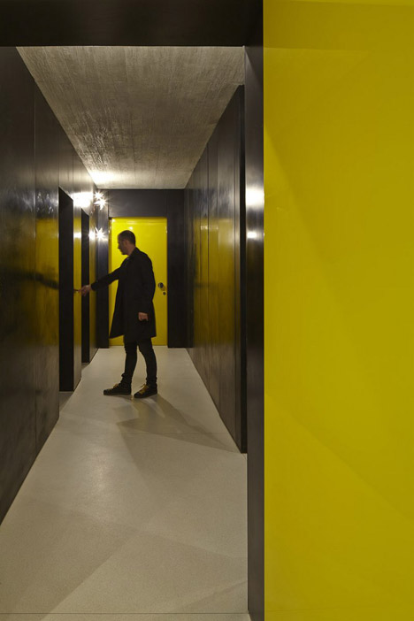 Tel Aviv Penthouse by Pitsou Kedem features a rooftop infinity pool-51