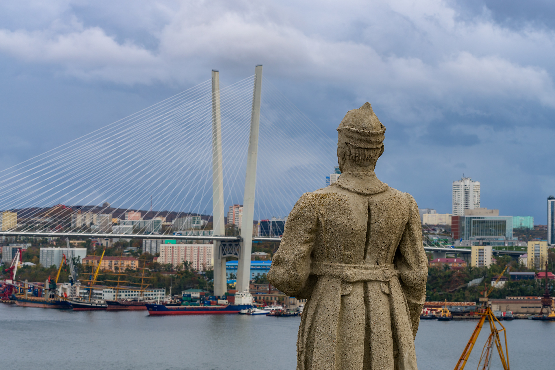 “灰马”房屋屋顶雕塑丨俄罗斯丨KIRILL TSYBENKO-6