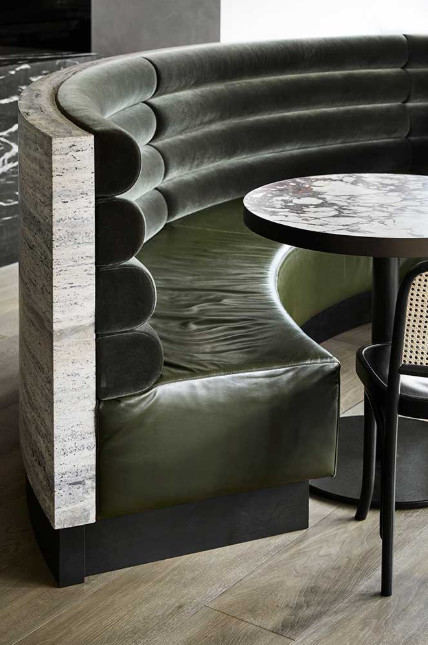 金色的;金黄色的;金的;金制的-69