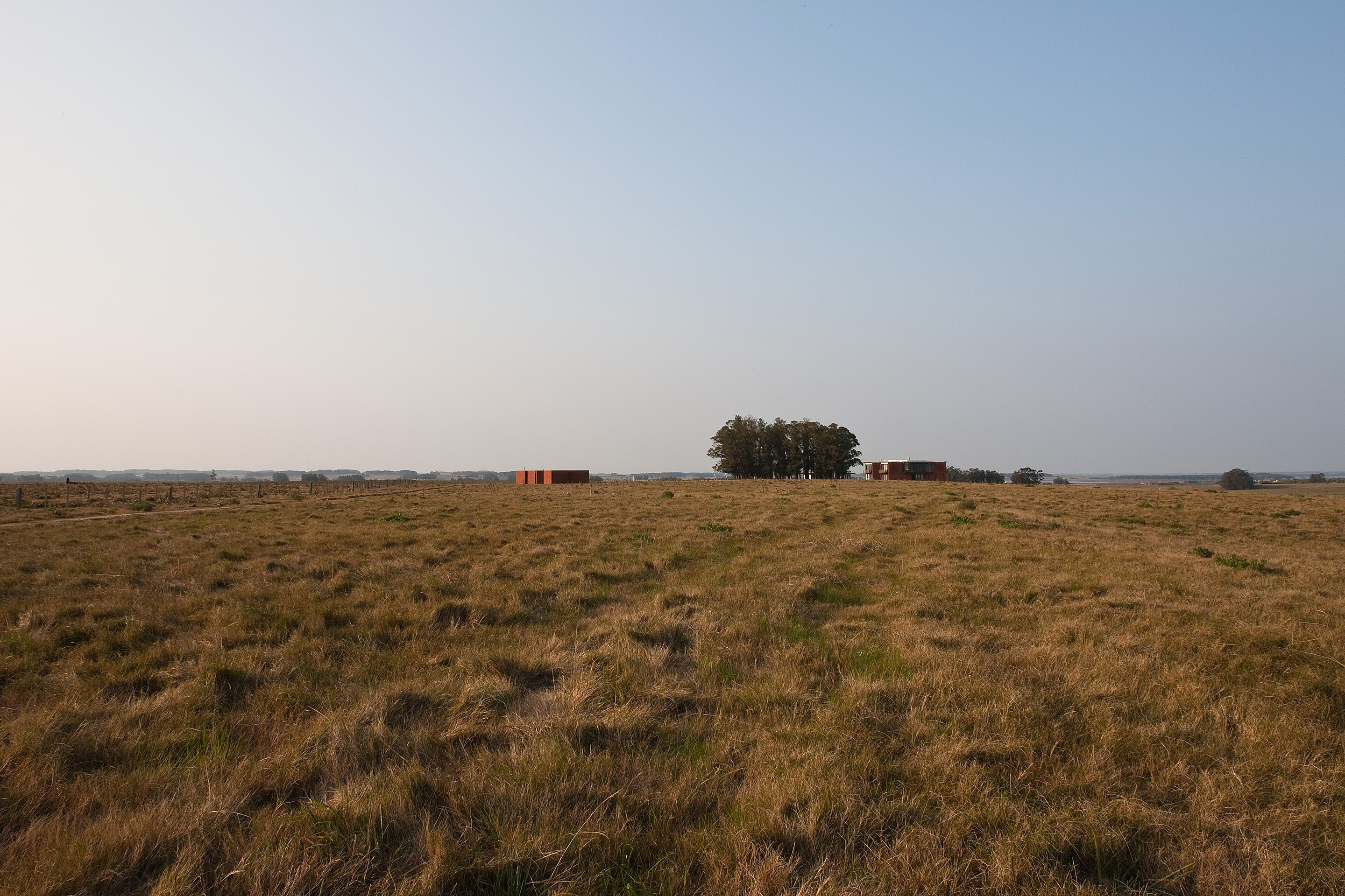 乌拉圭度假屋 | 砖石矩阵中的光影游戏-25