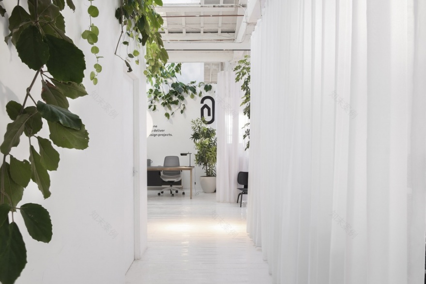 伦敦科技公司可调节式办公空间,灵活利用自然光与绿植-3