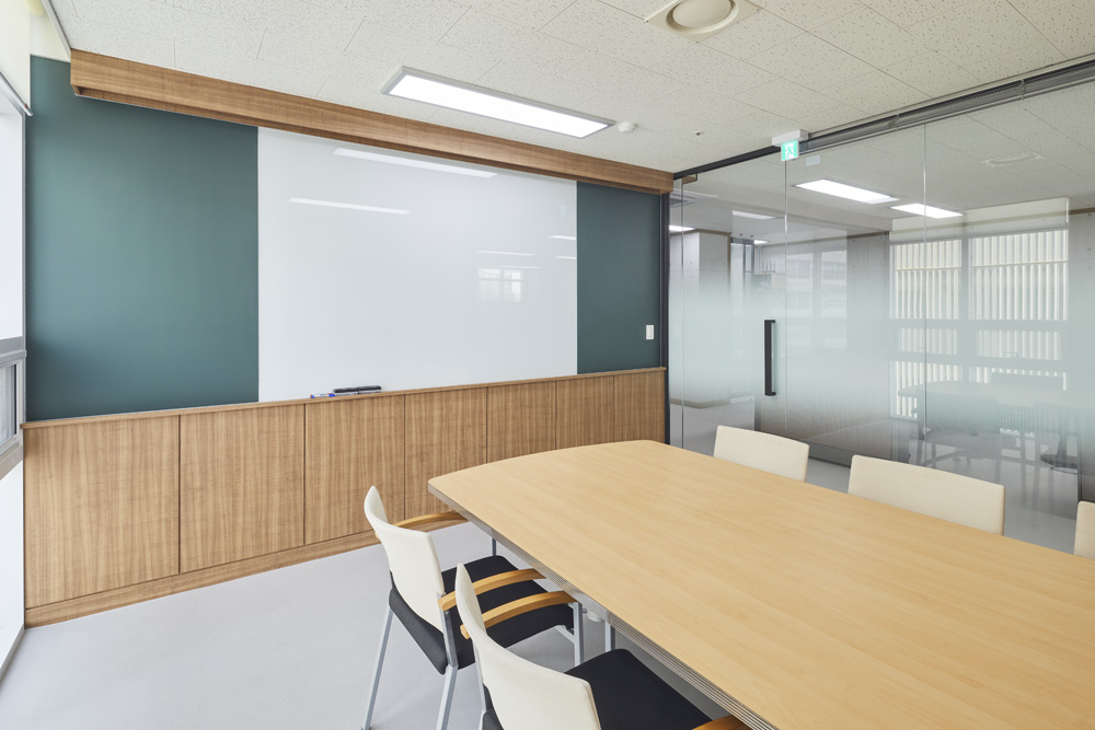 简约白调的 35 平办公空间设计-5