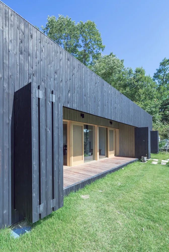 首尔以东的倾斜屋顶乡村住宅-22