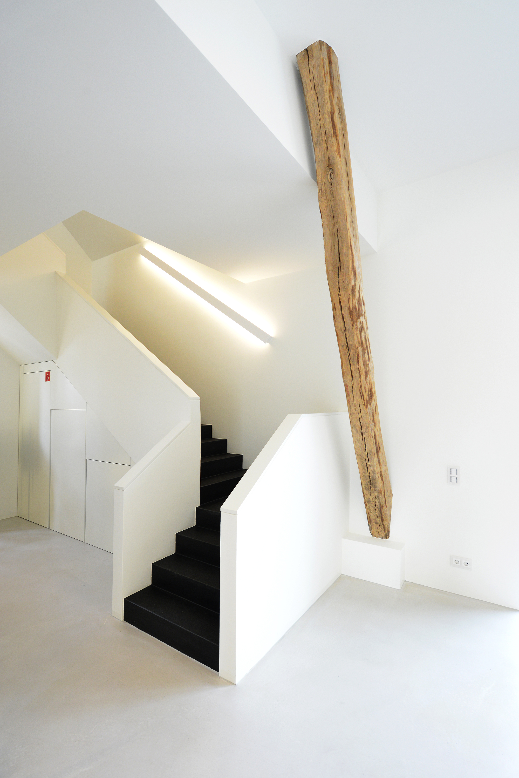 德国服装设计公司仓库改造 展现木梁雕塑之美-31