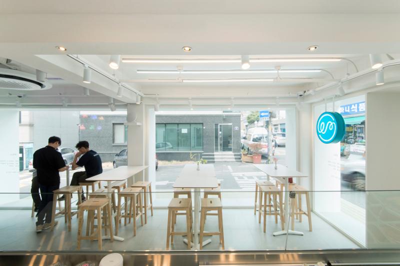 极简现代风 打造舒适美食空间-7