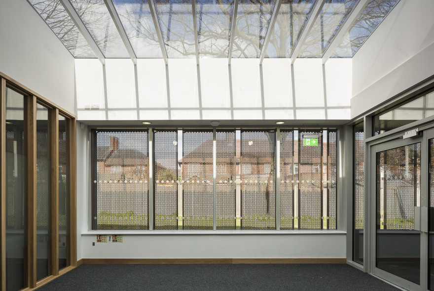 伦敦南区卡 arshalton 男孩体育学院的节能教学楼-21