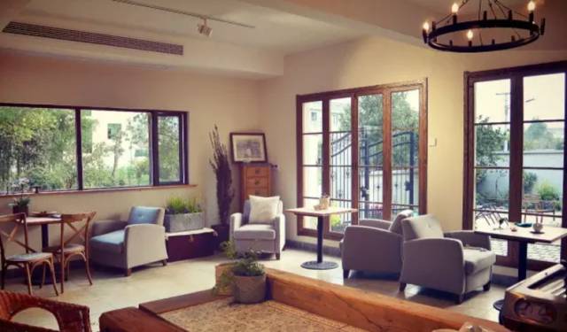 一家3口逃离都市，包下30亩地爆改老房子，有人开车2小时只为在这睡一觉-68