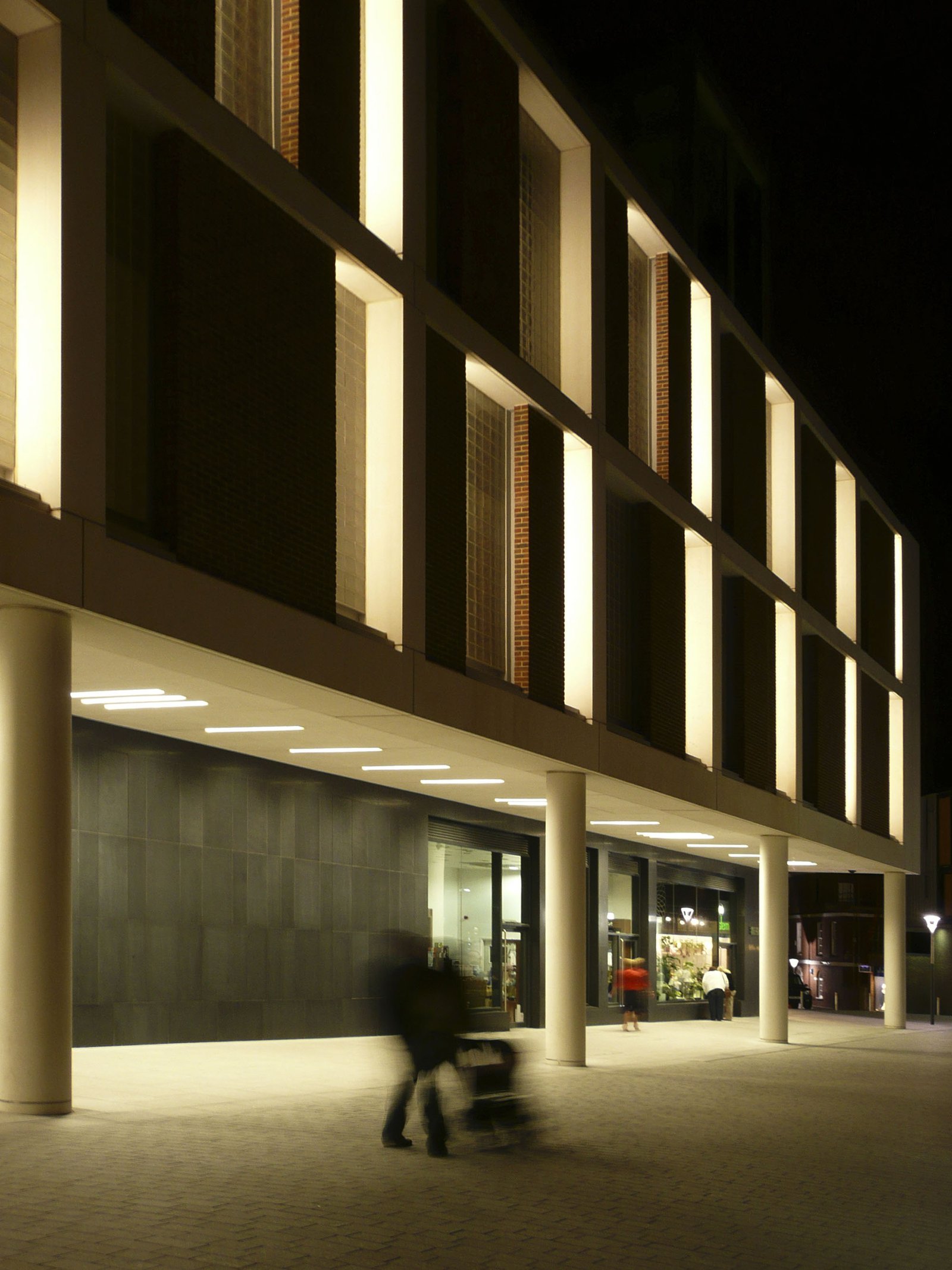 海伊公主购物中心（注：Princesshay是英国埃克塞特的一个购物中心名，若此并非你所指的场景，你可补充更多信息） 丨英国埃克塞特-37