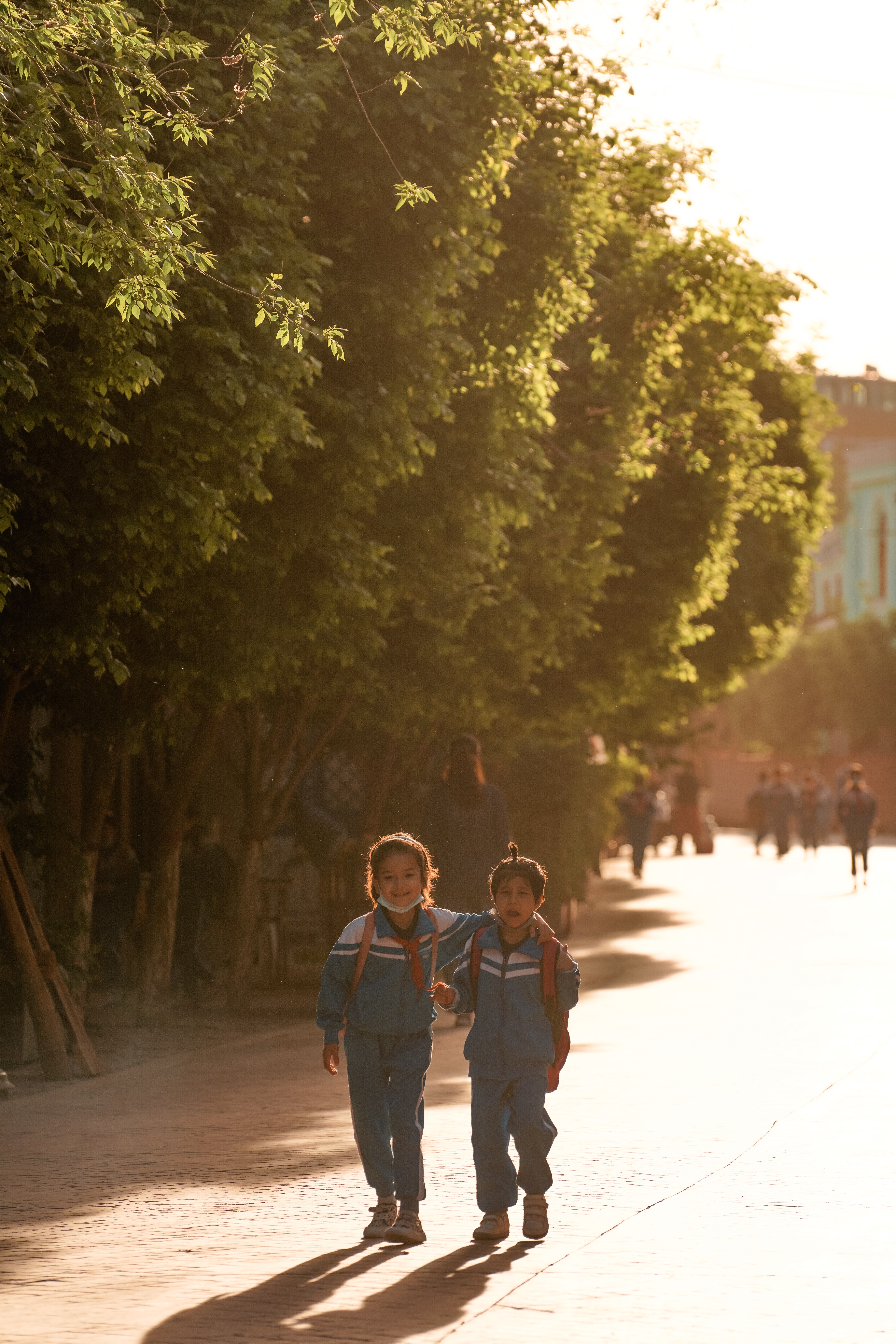 喀什清晨上学的孩子们-9