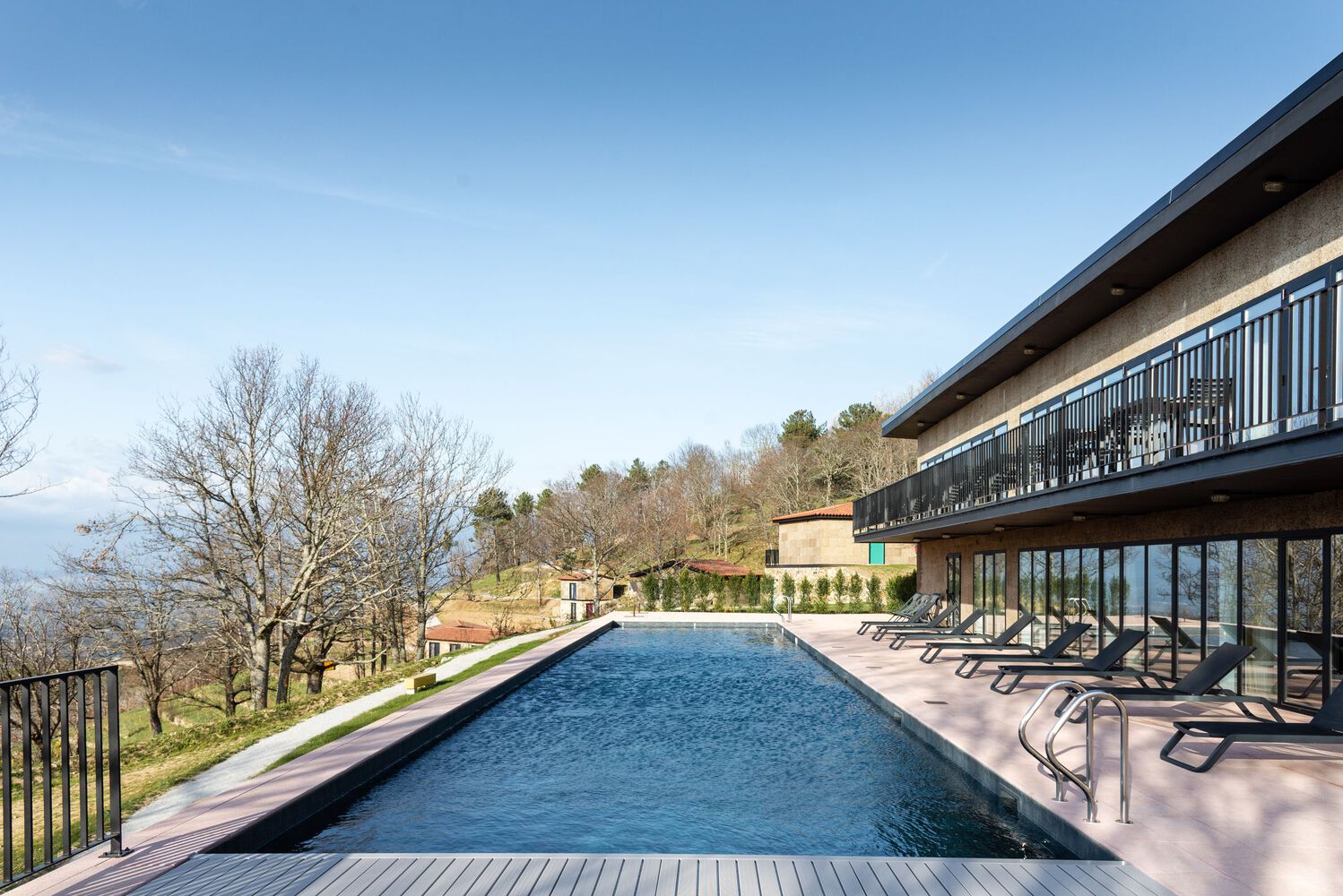 葡萄牙山脉中的和谐身心灵康养中心丨PLATAFORMArq-47