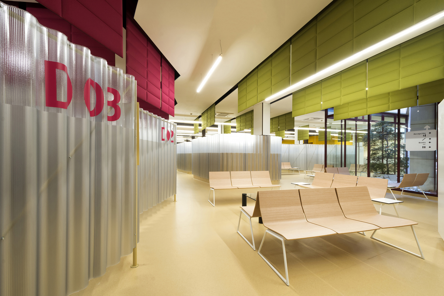 CEU San Pablo 大学多学科诊所 · 有机曲线与功能布局的融合-19