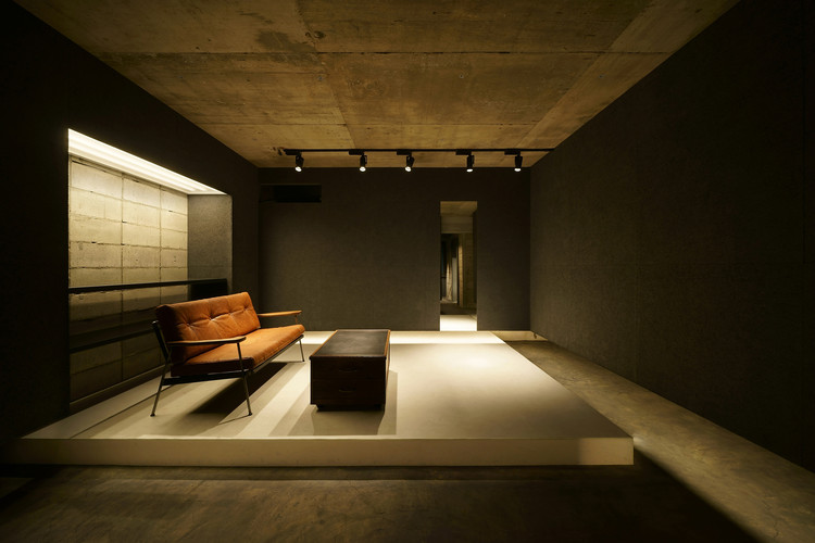 日本横滨定制鞋旗舰店设计-12