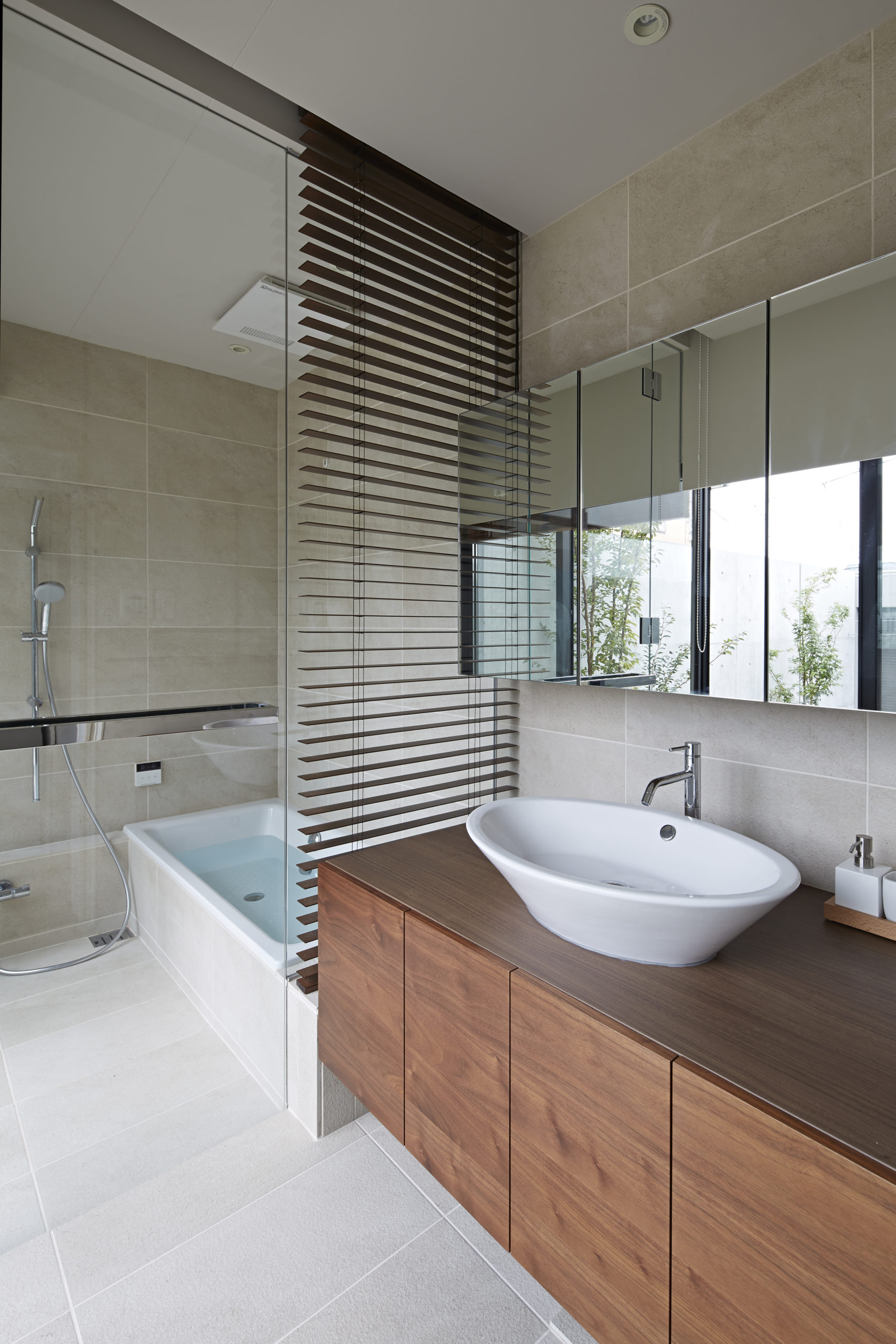 garage house with morning light courtyard | Genki Tsubasa Architects and Associates-12