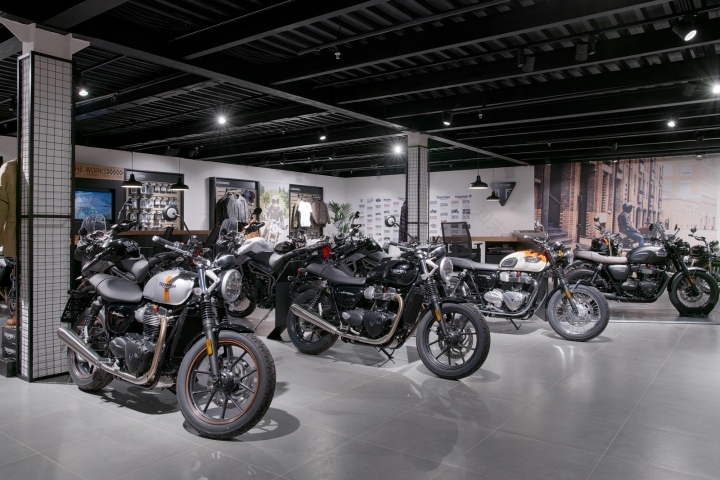 莫斯科 Triumph 摩托车店——动感与舒适的完美结合-33