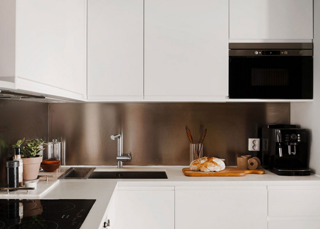 瑞典风格公寓 | 色彩碰撞的宁静空间-12