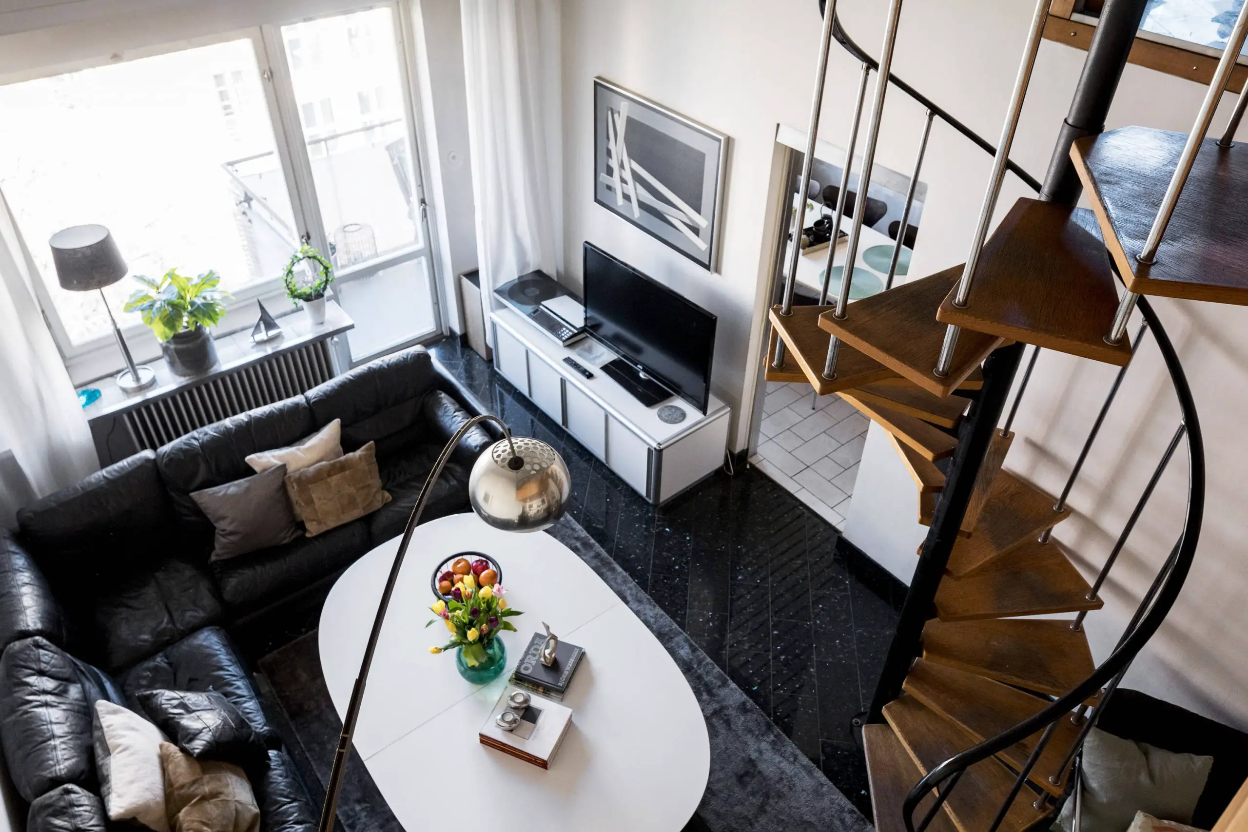 瑞典顶层复式公寓 | 露天阳台，60 年代设计风潮-3