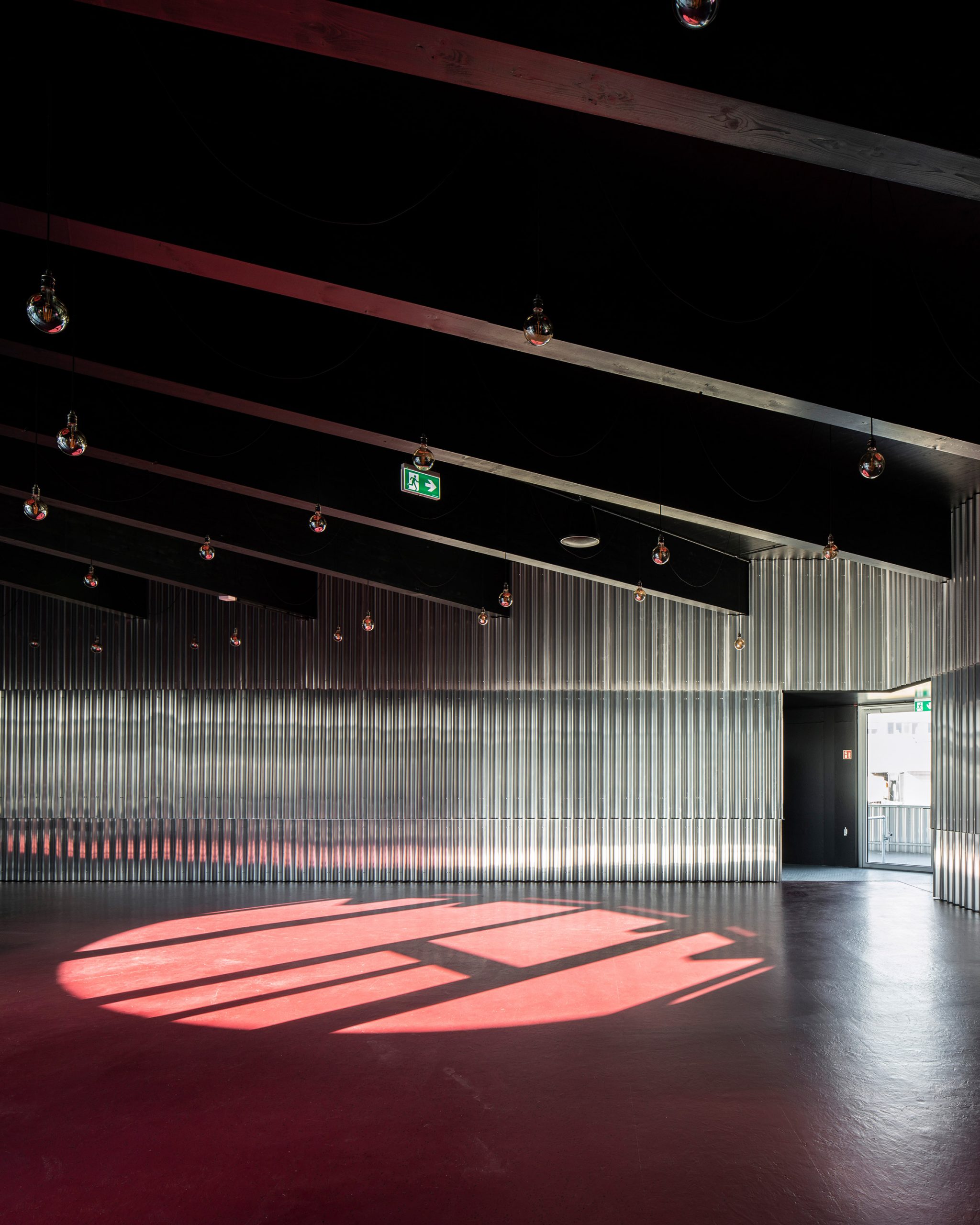 汉堡 60 年代水果市场中的弧形铝制票亭-25