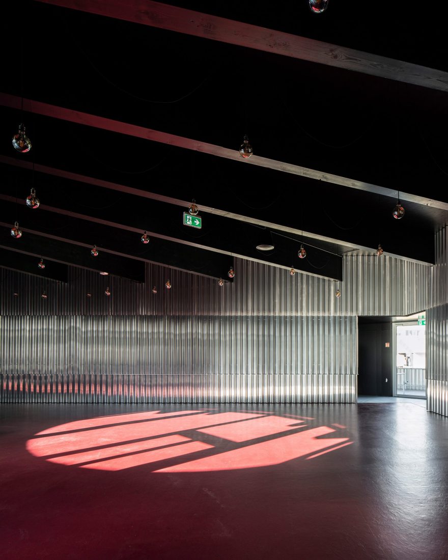 汉堡 60 年代水果市场中的弧形铝制票亭-25