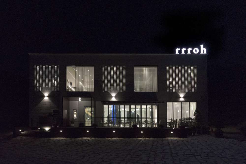 现代高级的布兰奇咖啡馆设计-27