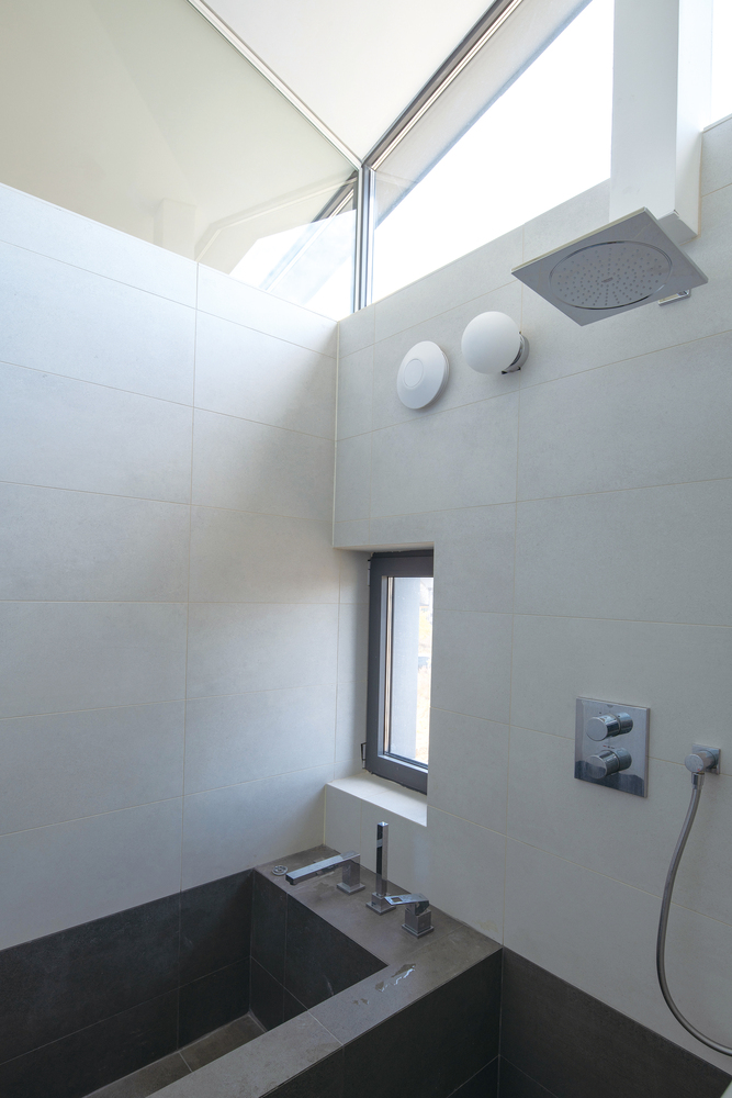 折纸式蝶形屋顶住宅-27