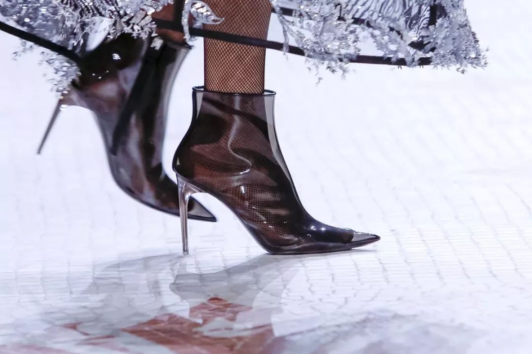 激进贵族的硬核高订 | Givenchy 2019 秋冬高级定制系列-56