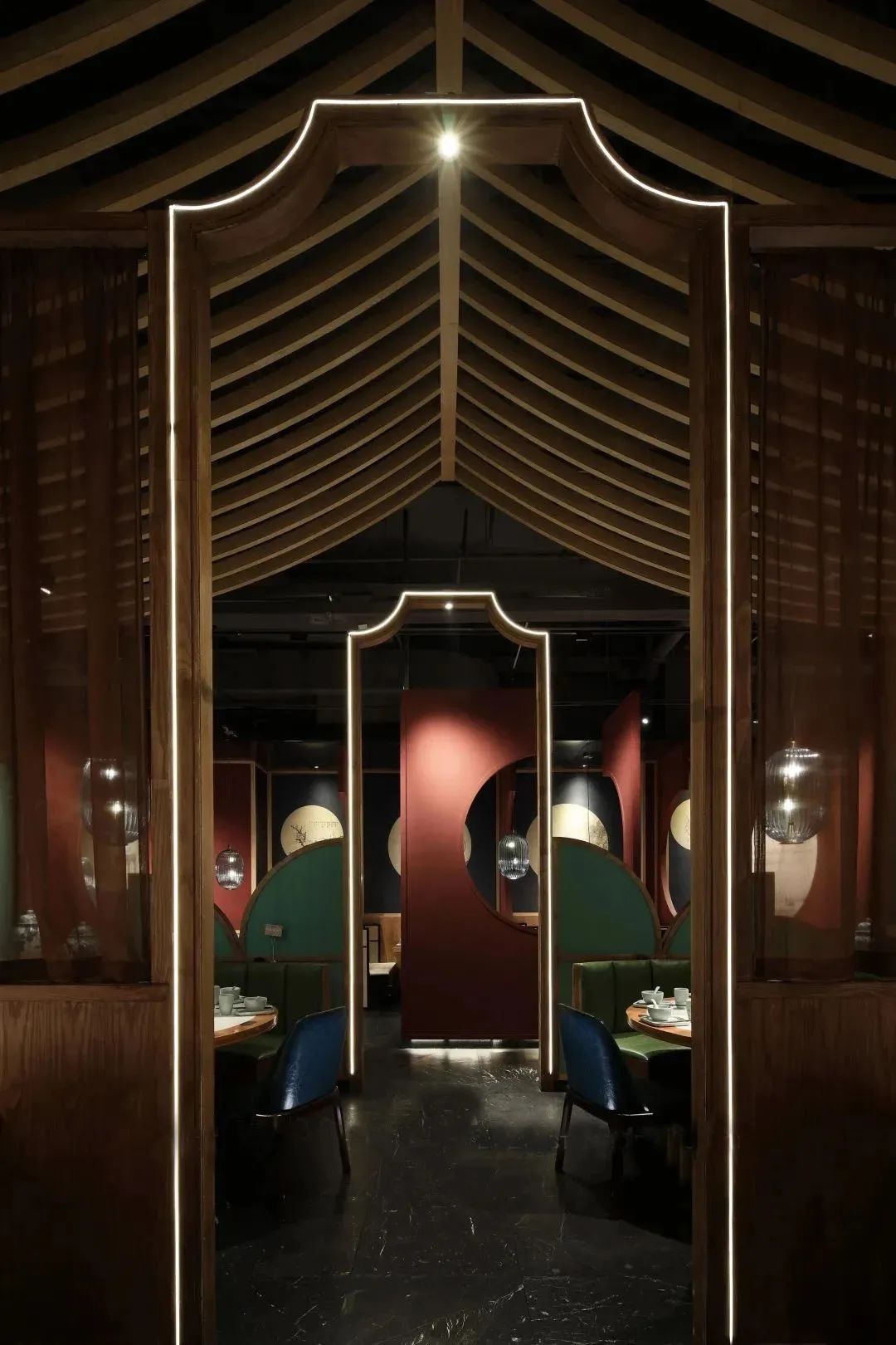 南京锦绣新中式餐厅 | 园林借景与中式色彩的完美融合-7