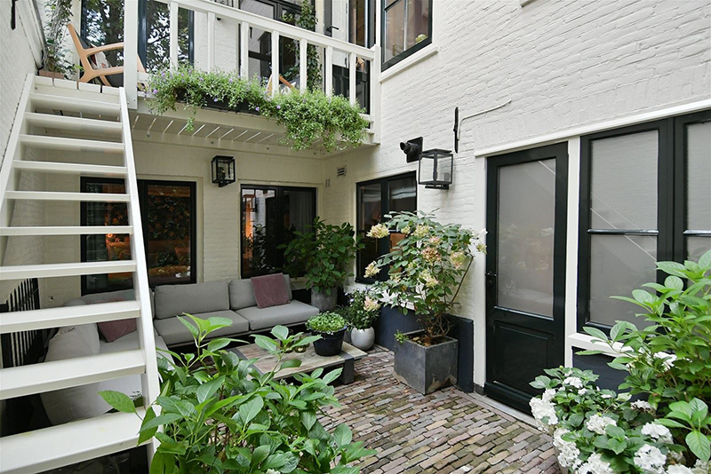 阿姆斯特丹中心区暗色调现代公寓，历史与时尚的完美融合-16