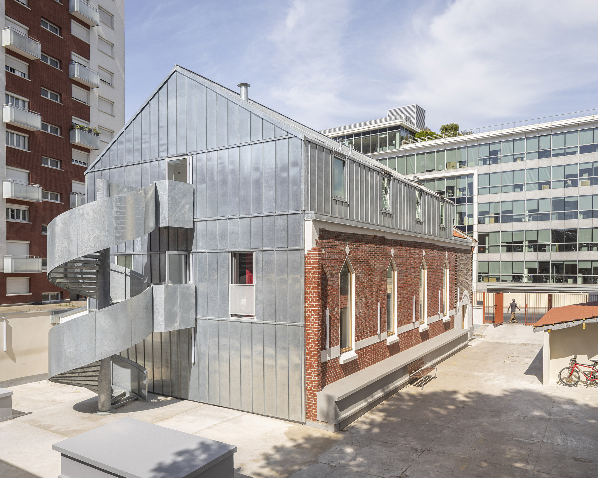 From Old Chapel to Thrift Shop and Social Housing / Tectône-12