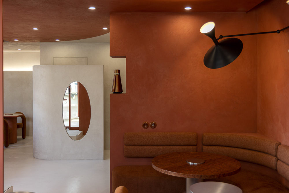 红石咖啡厅 | 卡雅尼的 30 平米极简咖啡天堂-11