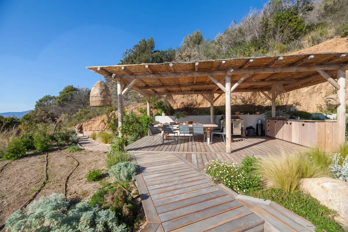 科西嘉海畔的完美融合 | 建筑大师的环保海景房-21