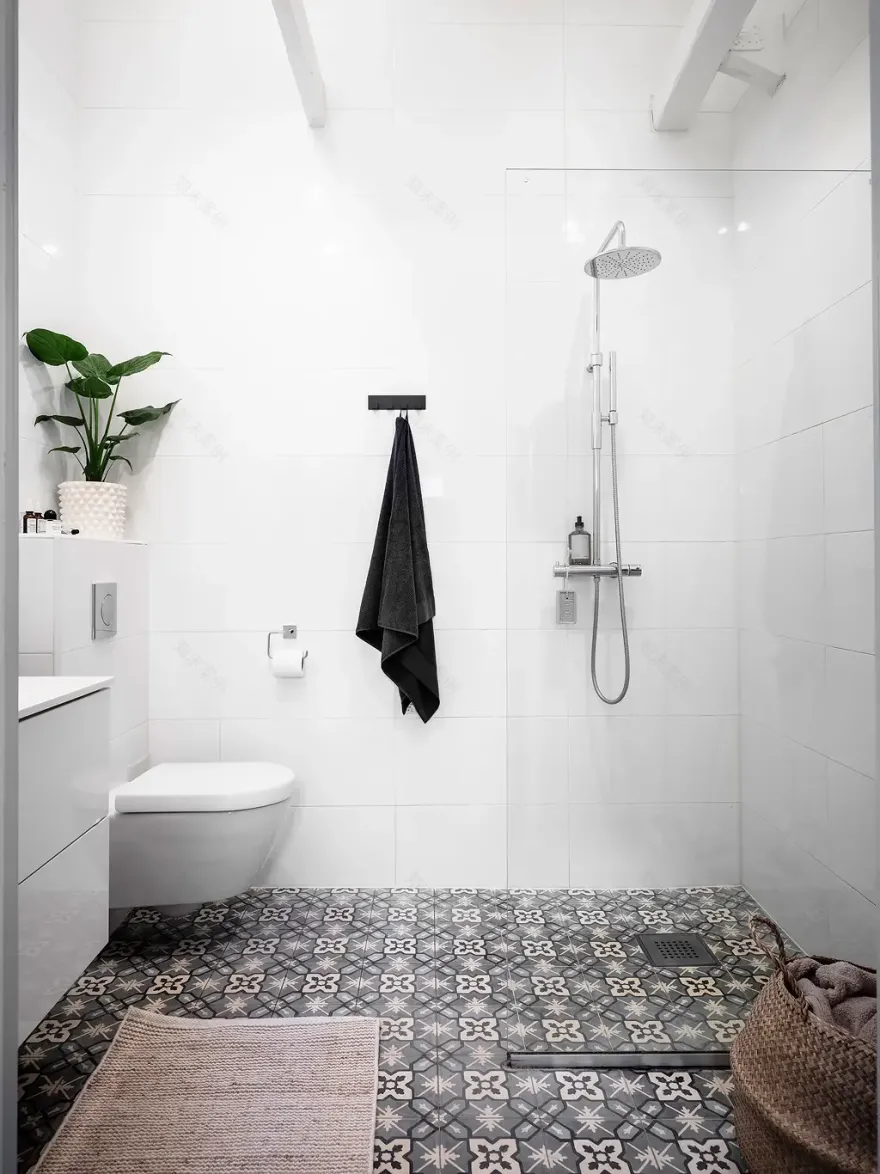 瑞典百年老屋中的温馨卧室设计-17