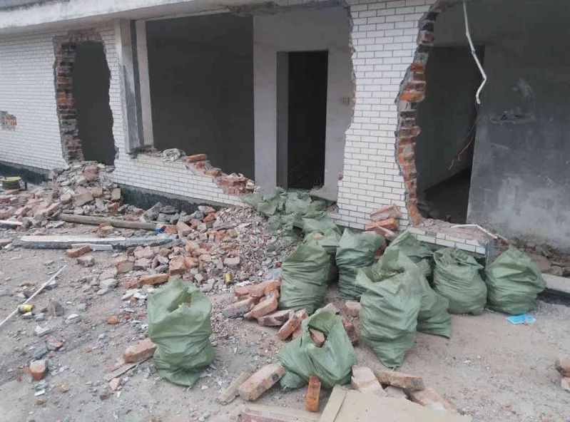 不惑之年，他自己动手建了一座楼顶花园，养花种菜喂鱼……-31