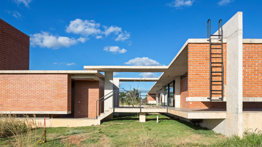Concrete frame cradles brickwork walls of Bloco Arquitetos' rural Brasília residence-6