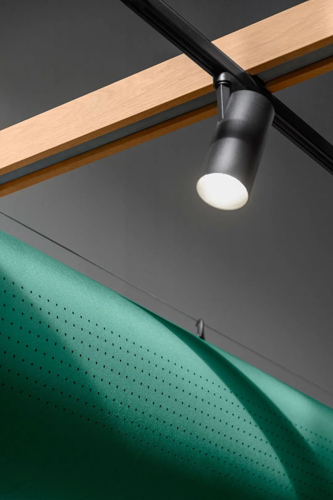 废弃仓库变身高颜值办公室,模块化设计成最大亮点-58