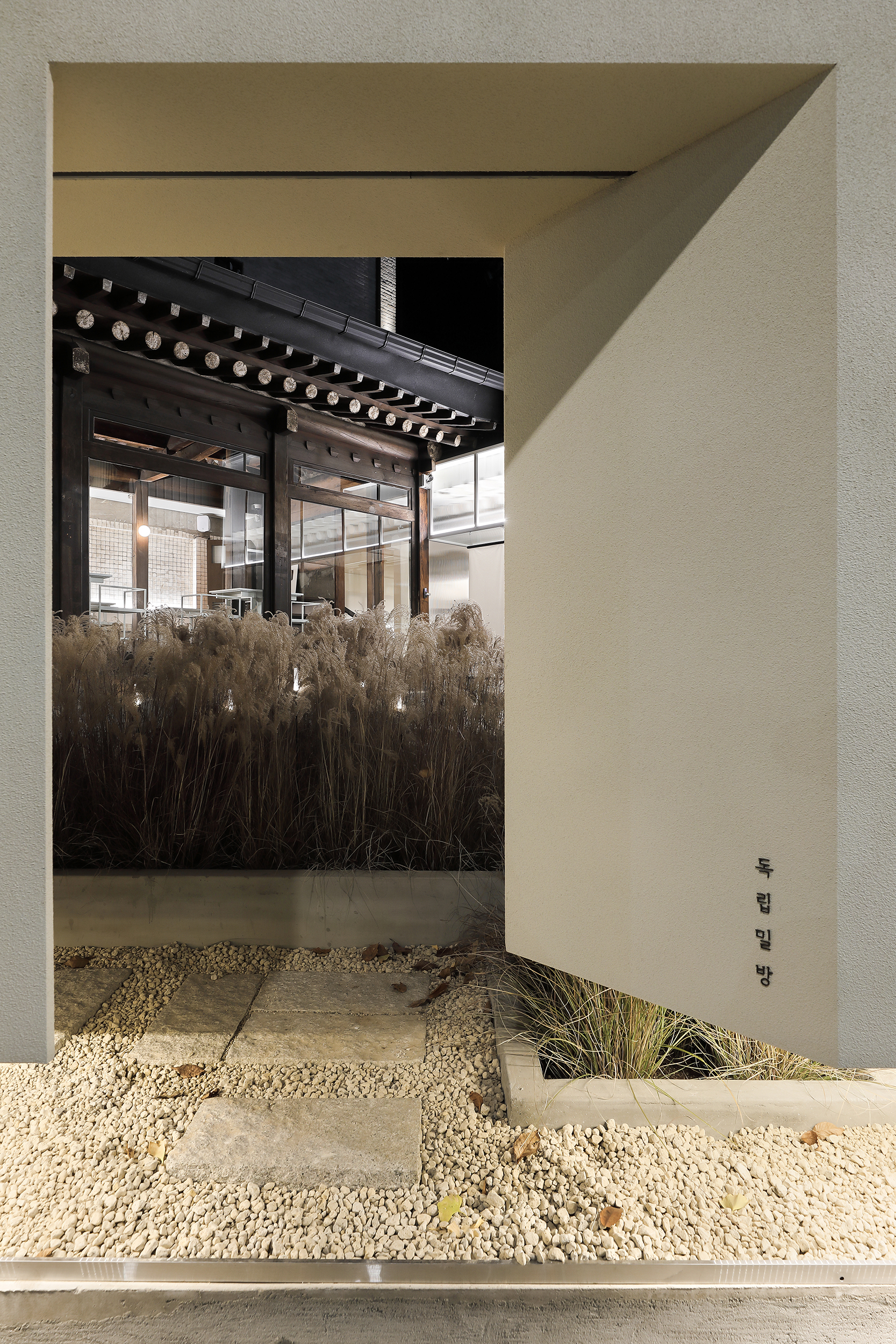 Dongnip Milbang Restaurant / Design Studio Maoom-53