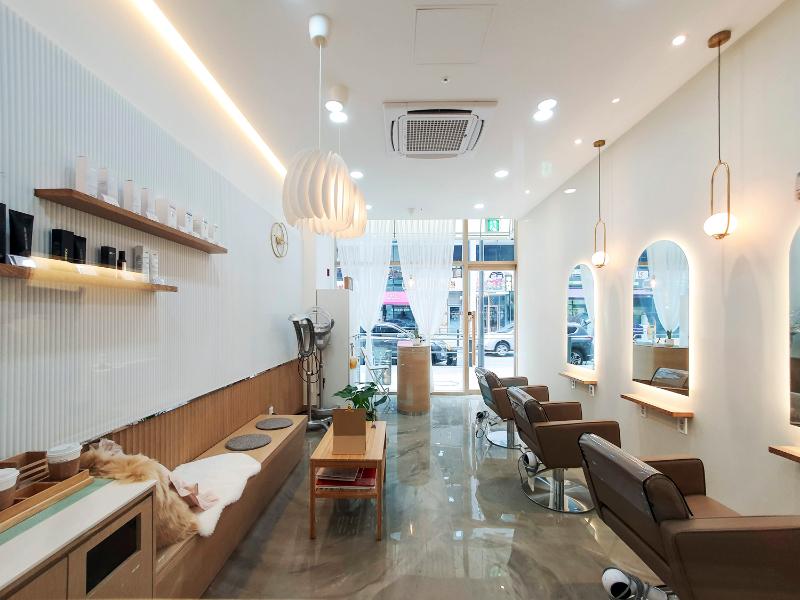 简约美容院 10 坪空间设计，明亮照明点睛之笔-3