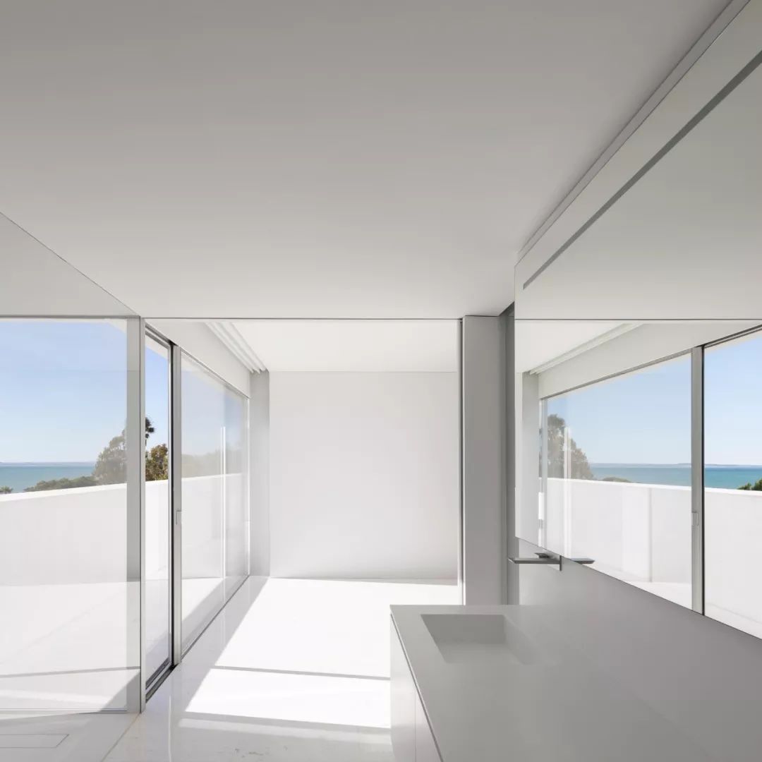 装满了的诗与远方的白色世界  Fran Silvestre-9