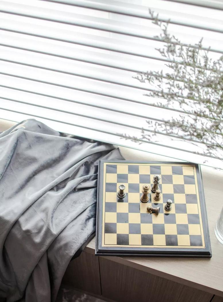 90 后新婚夫妻的现代轻奢婚房,设计巧妙且实用-6