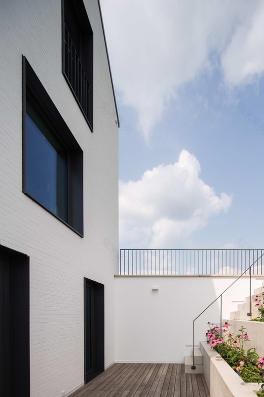 德国小镇边缘的参数化设计之家-26