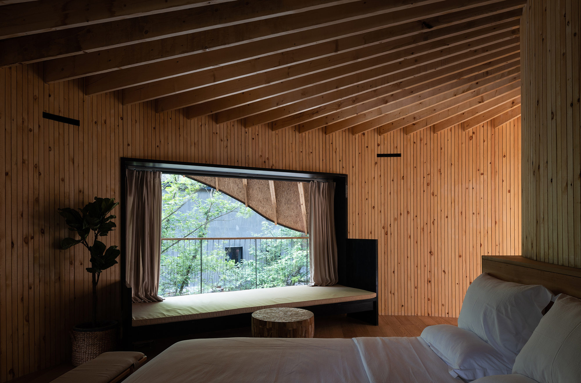 Treewow O - A Tree House of Curved Round Roof / MONOARCHI-17