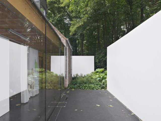 艺经济 北纬51度东经4度

注：Arteconomy是一个可能由art（艺术）和economy（经济）组合而成的自创词，这里暂译为艺经济  丨比利时-42