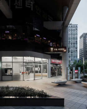 江南QDC

注：q·d·c可能是特定名称、缩写等，由于缺乏更多背景信息，只能按照原样呈现 丨韩国首尔丨Indiesalon