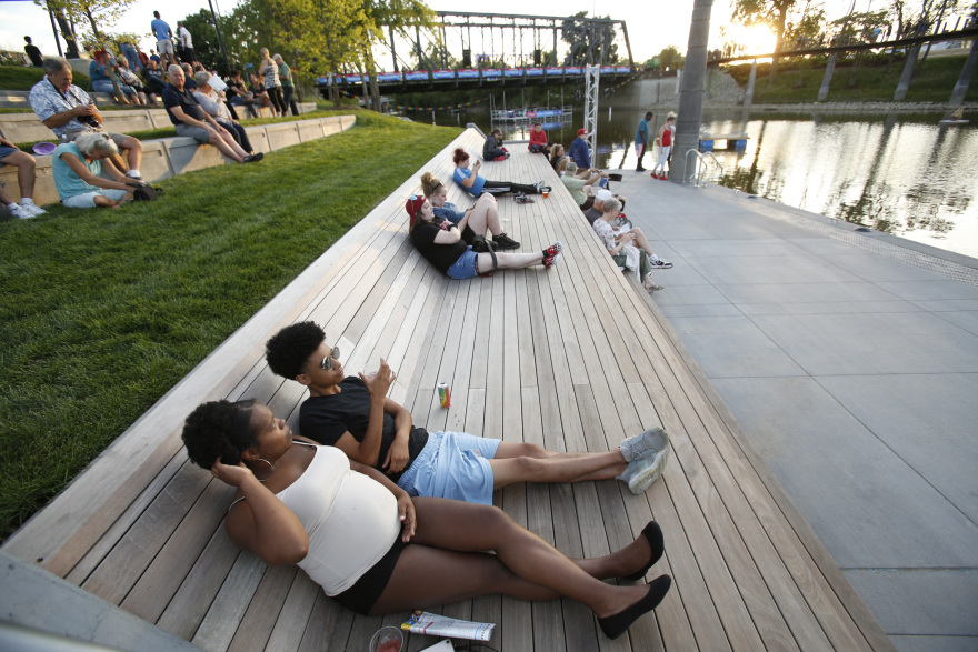 印第安纳州河滨福沃斯堡的 Promenade 公园丨Lamar Johnson Collaborative-27