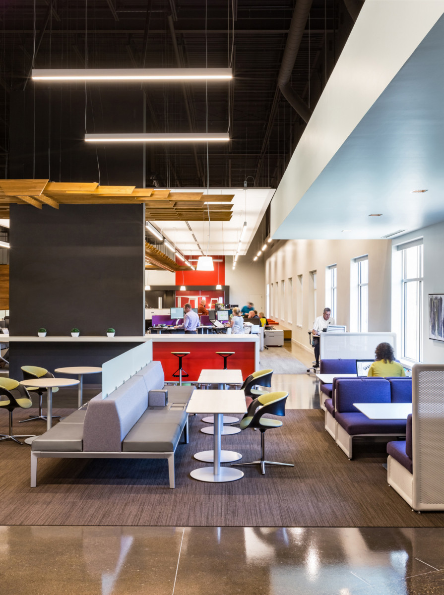 工业仓库中的办公室奇迹-10