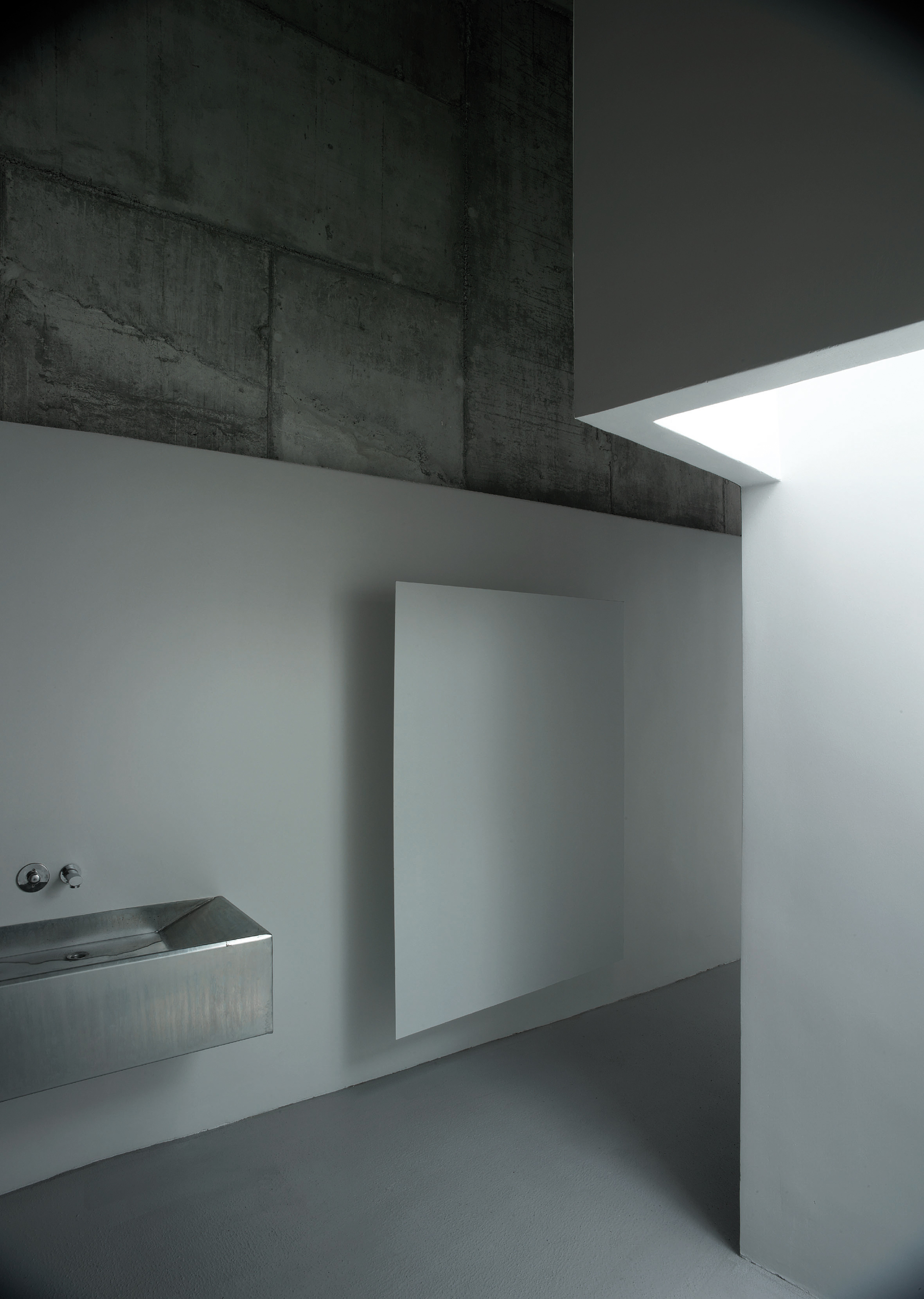 Public Pool on a Urban Artificial Valley / DJ Arquitectura-26