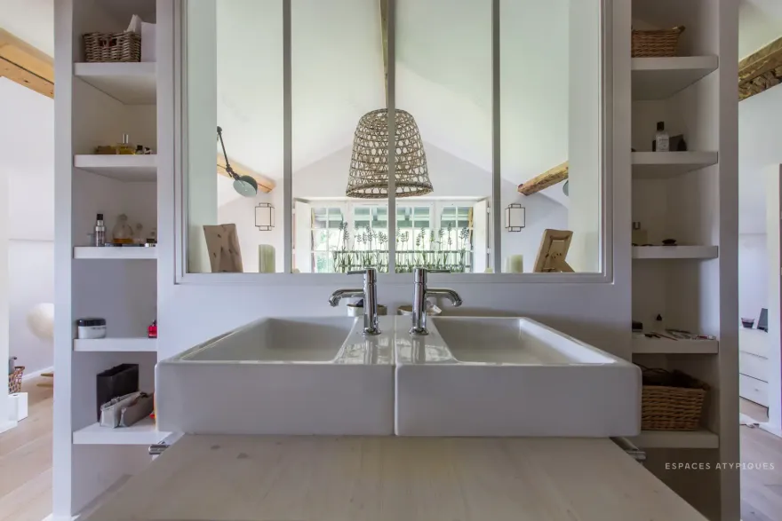 巴黎西部绿意盎然别墅设计-11