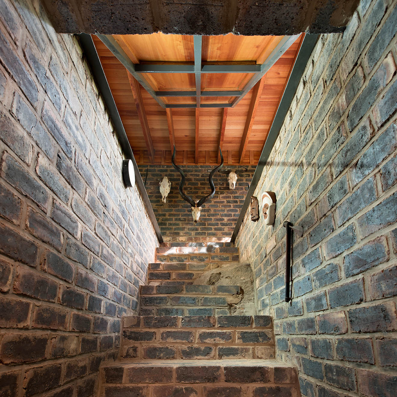 House of the Big Arch / Frankie Pappas-42