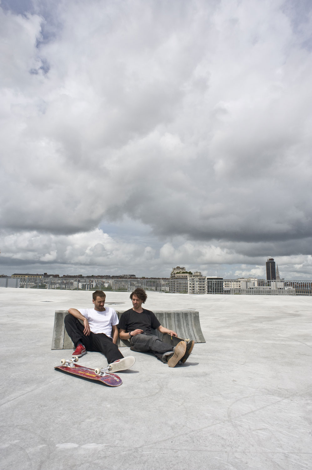 封锁银行；阻止银行（具体含义需根据语境判断，这里按照一般短语字面逻辑翻译） -12